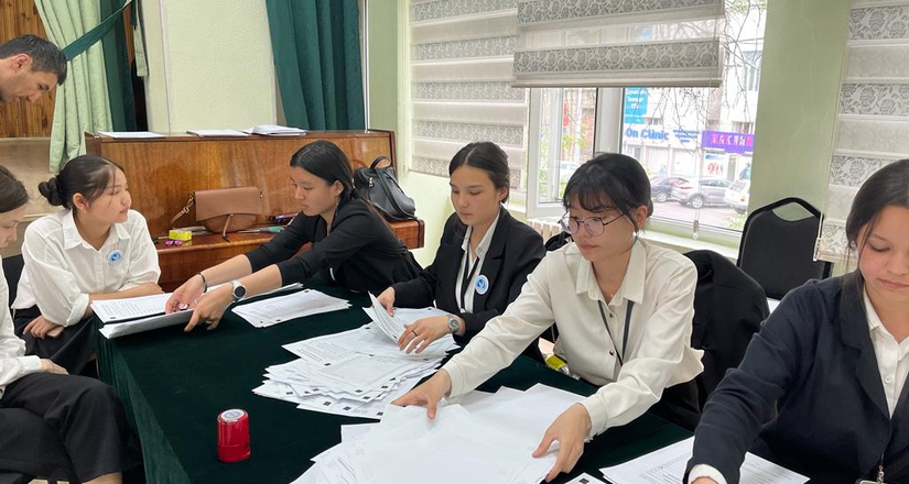 ШКОЛА МОЛОДОГО ГРАЖДАНИНА! В № 24 школе-гимназии им. А. Токомбаева г. Бишкек состоялись выборы Президента Школьного ученического самоуправления с использованием избирательных технологий.