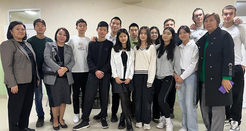 ЖАШ ЖАРАНДЫН МЕКТЕБИ! КАНТ шаарындагы «УНИКУМ КИДС» ОТКда шайлоо технологияларын колодонуу менен мектеп окуучуларынын ѳз алдынча башкаруусунун президентин шайлоо болуп ѳттү.