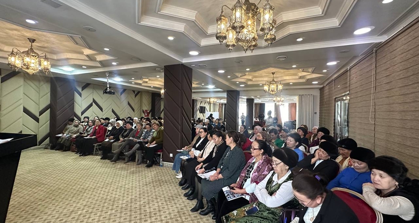 Бүткүл дүйнөлүк шайлоо күнү: Жергиликтүү кеңештердин аял депутаттарынын клубдары аялдардын шайлоого катышуусуна жардам берет