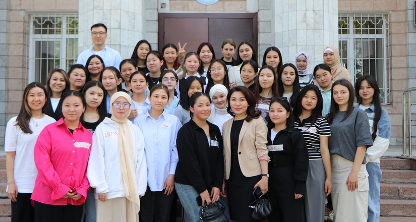 Жарандык билим берүү: кыздарга арналган тренинг