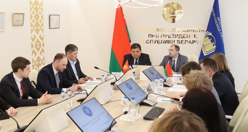 Председатель ЦИК КР Тынчтык Шайназаров посетил с рабочим визитом Академию управления при Президенте Республики Беларусь