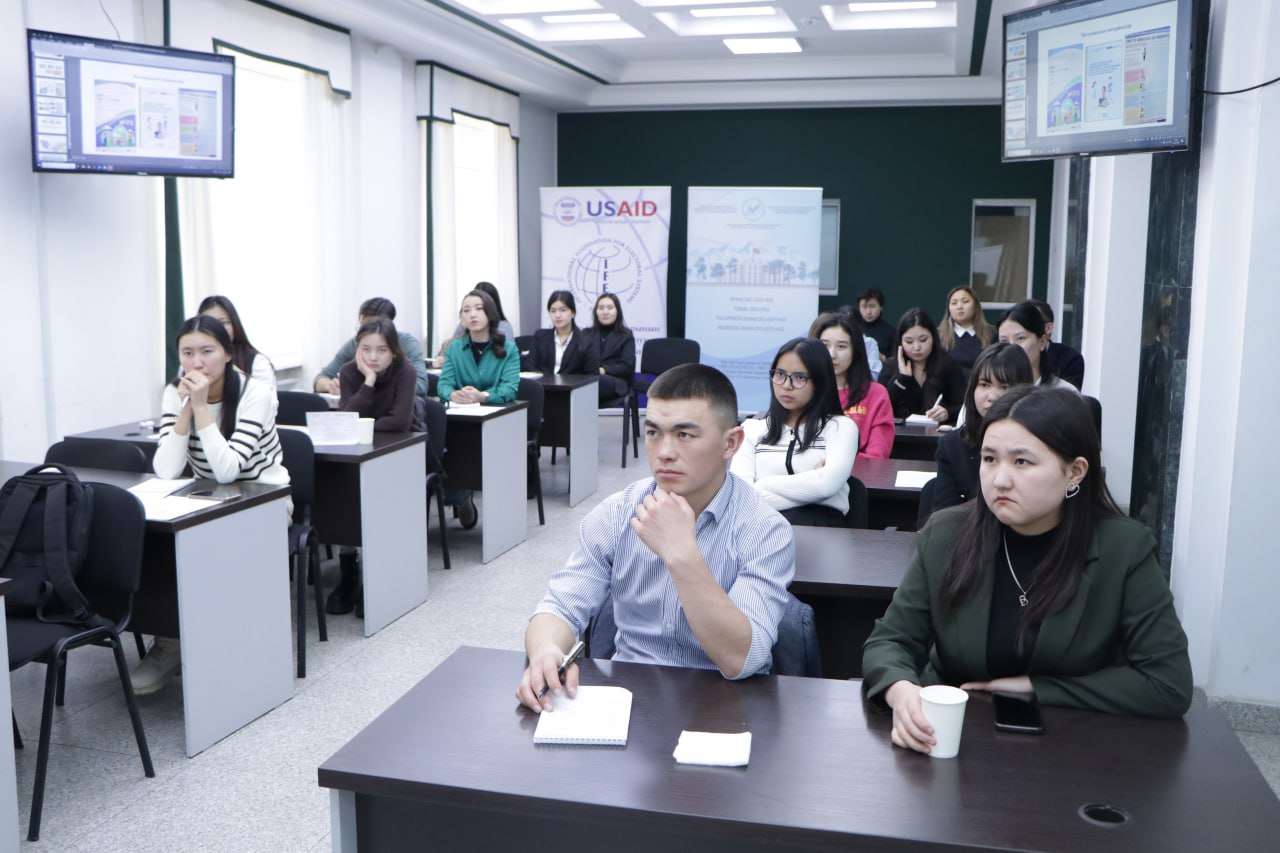 Бүткүл дүйнөлүк шайлоо күнү: Жаш жарандар мектеби