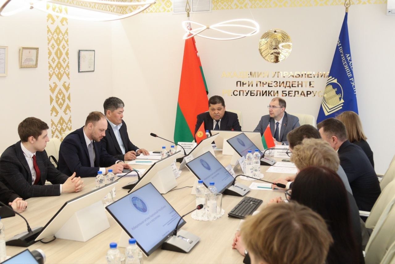 Председатель ЦИК КР Тынчтык Шайназаров посетил с рабочим визитом Академию управления при Президенте Республики Беларусь