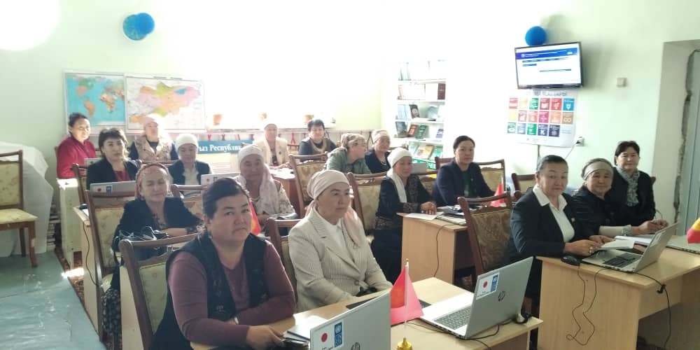 Айылдагы аялдардын эл аралык күнүнүн урматына жарандык жана санариптик билим берүү боюнча 6 борбордо жергиликтүү кеңештердин аял депутаттарынын клубдарынын жолугушуулары өттү