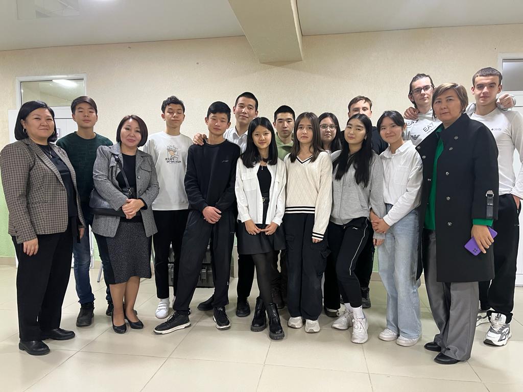 ЖАШ ЖАРАНДЫН МЕКТЕБИ! КАНТ шаарындагы «УНИКУМ КИДС» ОТКда шайлоо технологияларын колодонуу менен мектеп окуучуларынын ѳз алдынча башкаруусунун президентин шайлоо болуп ѳттү.